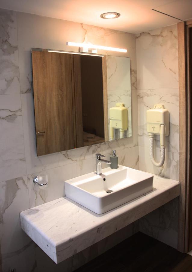 Apollon Filoxenia Hotel Corinth Bagian luar foto